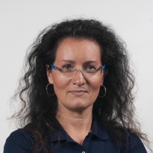 Portrait de Caroline, coprésidente de Constellation Sociale