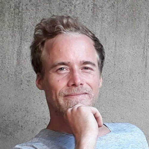 Portrait d'Irénée, fondateur et coordinateur général de Constellation Sociale