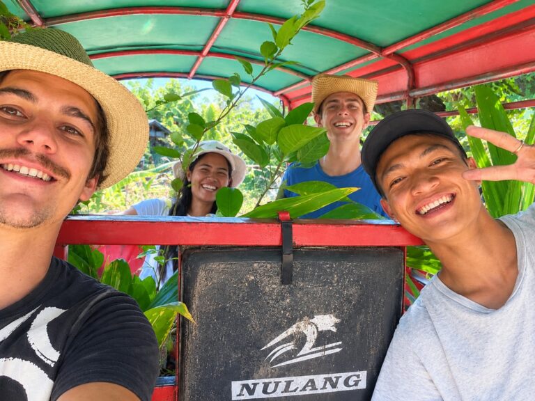 Jeunes et volontaires réunis lors d’une expérience de mobilité internationale en Birmanie