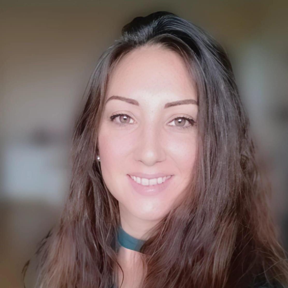 Portrait de Julie, coprésidente de Constellation Sociale