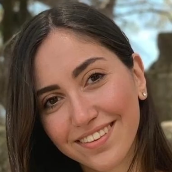 Portrait de Khadija, responsable du pôle data de Constellation Sociale